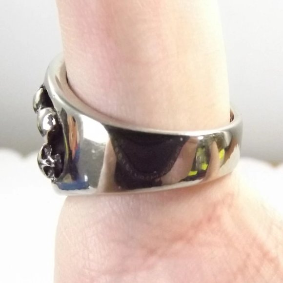 Plus Size Stainless Steel Human Skulls Statement Ring, Size 12.75 - Picture 7 of 10